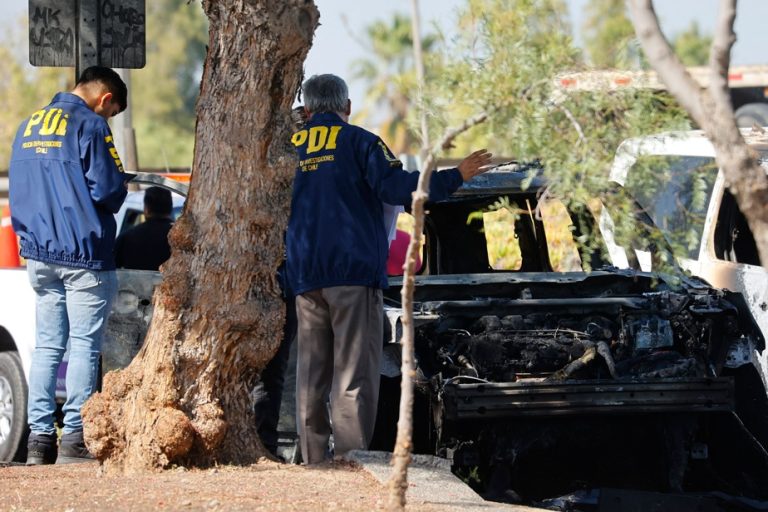 Two dead in failed robbery at Santiago airport