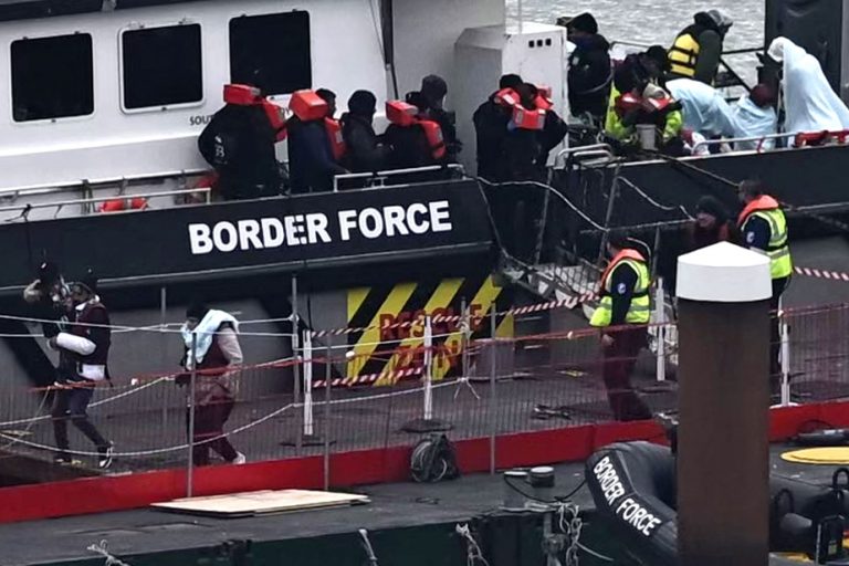 UK to host migrants at military sites or boats