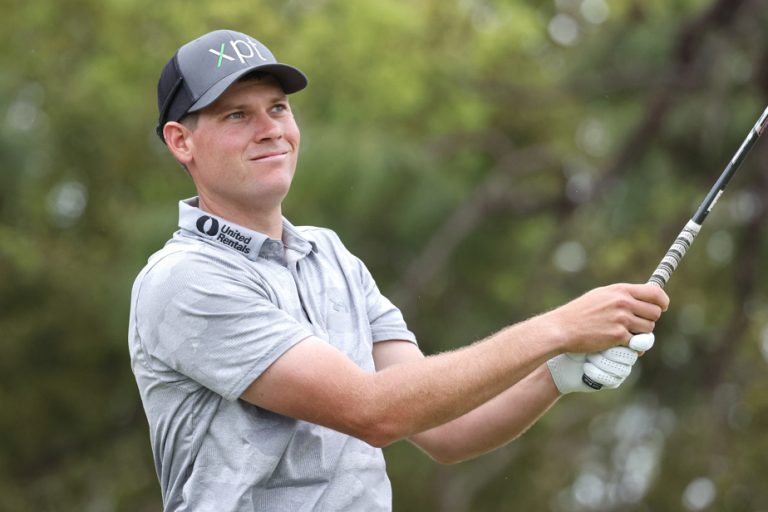 Valspar Championship |  Adam Schenk closes in on first career PGA win