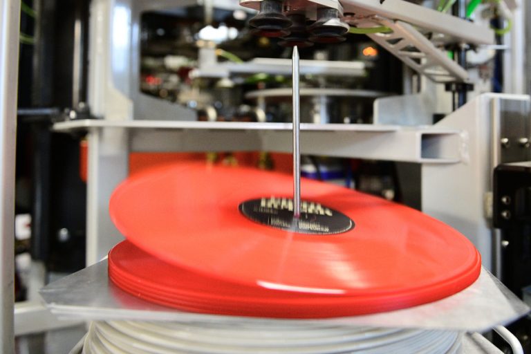 Vinyl surpasses CD for the first time in 35 years