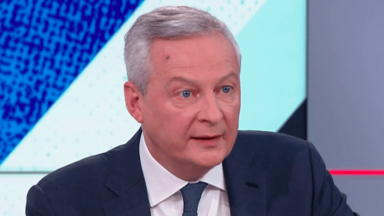 “When we have such an essential reform, (…) we make sure that it passes”, underlines Bruno Le Maire