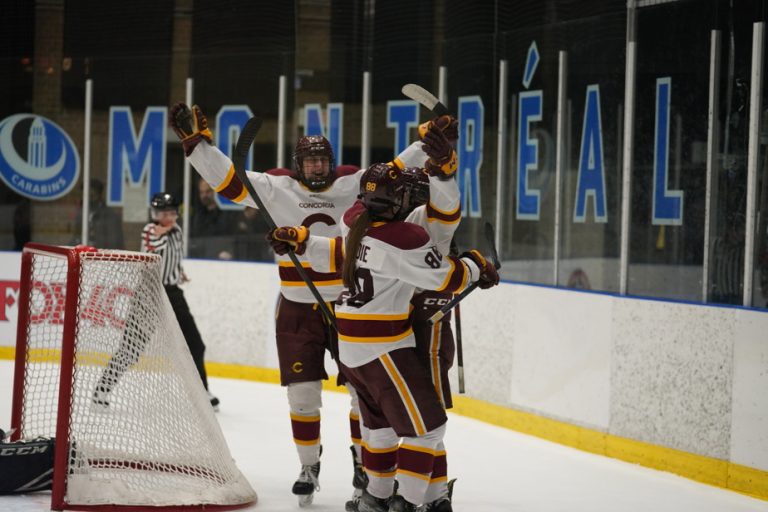 Women’s Hockey |  The Stingers complete the four aces