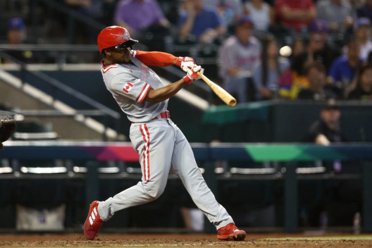 World Baseball Classic |  Otto Lopez stands out and Canada whitewashes Colombia