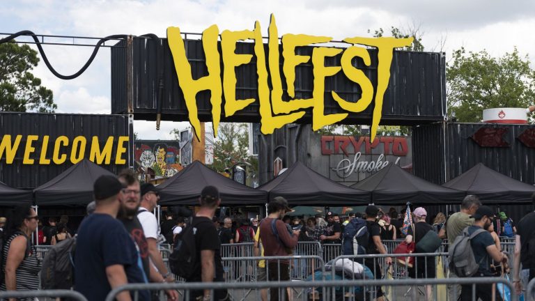 a former trainee of Hellfest accuses the organizing company of the metal festival of moral and sexual harassment