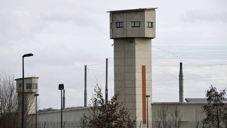 a guard of the Condé-sur-Sarthe prison injured with scissors by an inmate