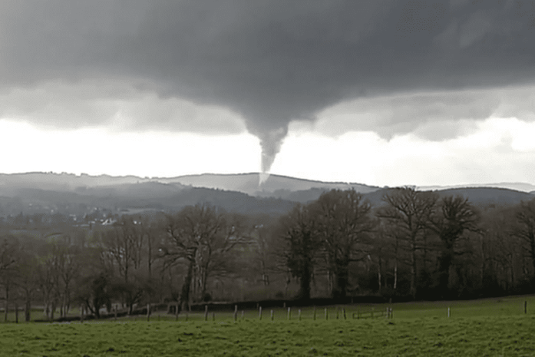 a tornado causes significant damage south of Guéret