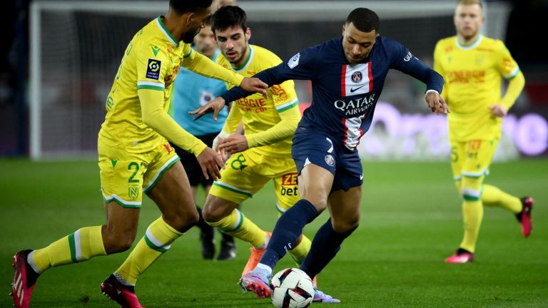 after thirty minutes of domination and two goals, the Parisians reached the score at the break