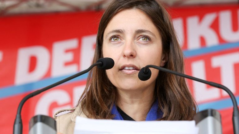 against all odds, Sophie Binet succeeds Philippe Martinez and becomes the first woman elected to head the union