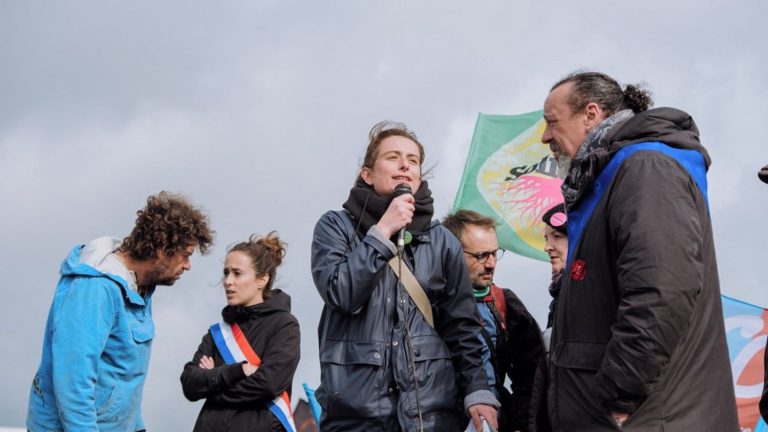 an agricultural union disrupts a trip by the ecologist Marine Tondelier to Lot-et-Garonne