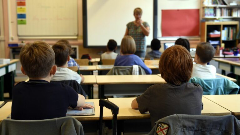 INFO FRANCEINFO.  Teachers’ pay will increase by 5.5% on average compared to 2022, instead of the 10% promised by Emmanuel Macron