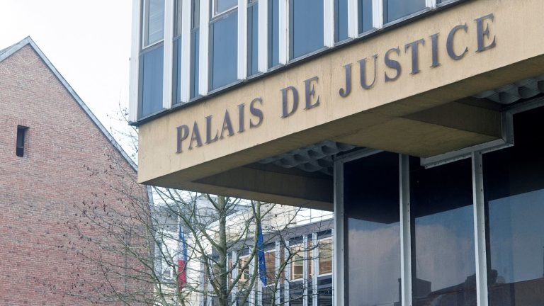 at the trial of his companion in Douai, a policeman evokes a “scene of violence” never seen