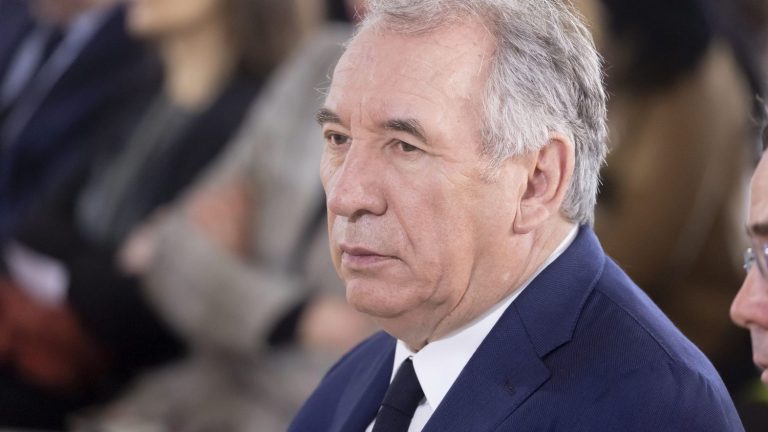 blow for François Bayrou, bad sign for Marine Le Pen