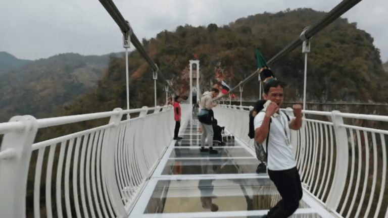 discovering the tallest glass bridge in the world