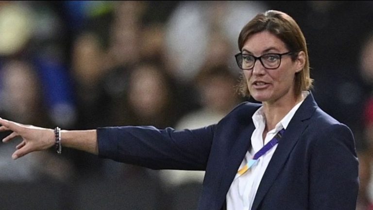 dismissed from office, Corinne Deacon is no longer at the head of the Bleues