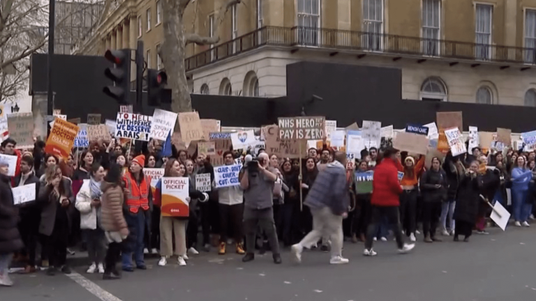 hospital doctors on strike in Britain, a radical measure for prisons in Italy