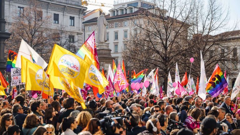 hundreds of demonstrators march in Milan against the restriction of the rights of homosexual parents