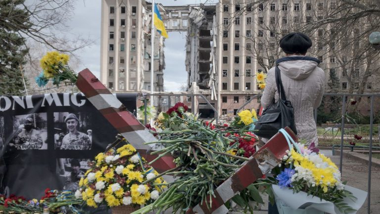 in Mykolaiv, a year after the destruction of the seat of the administration, the inhabitants commemorate “the horror that befell” them