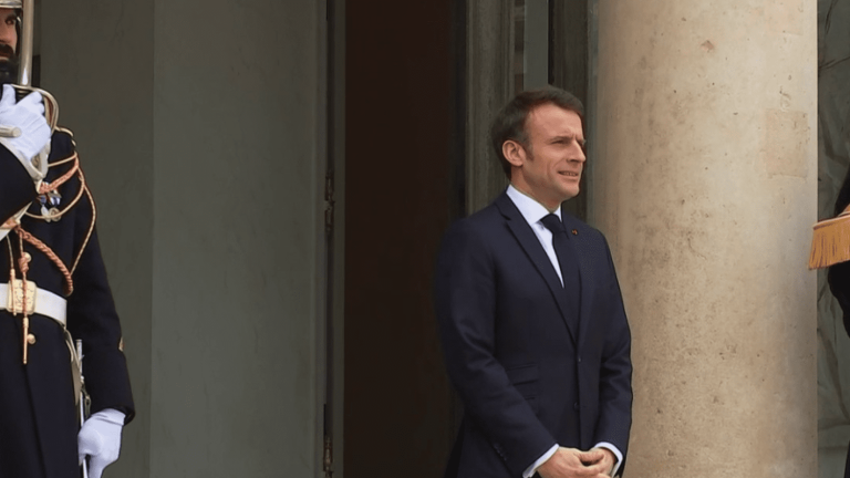 in the midst of a crisis, Emmanuel Macron called to give a course for the rest of the quinquennium