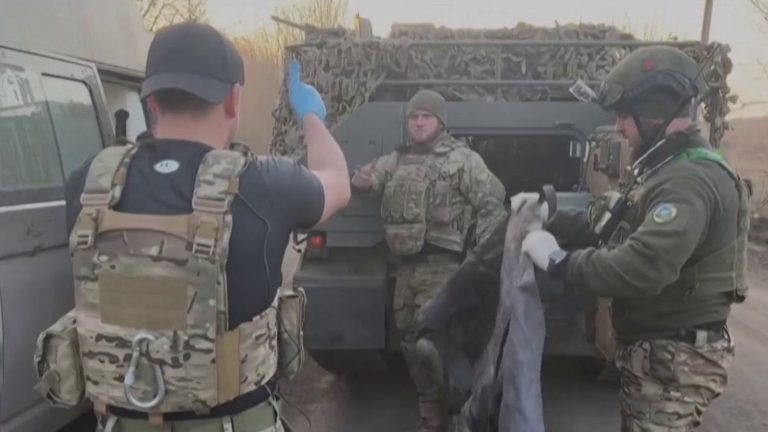 on the front line in Bakhmout, Ukrainian soldiers resist the Russian army