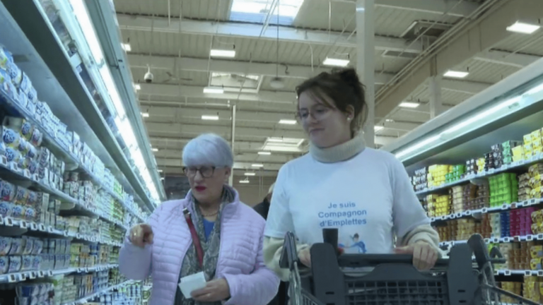 shopping companions, a new service for the elderly