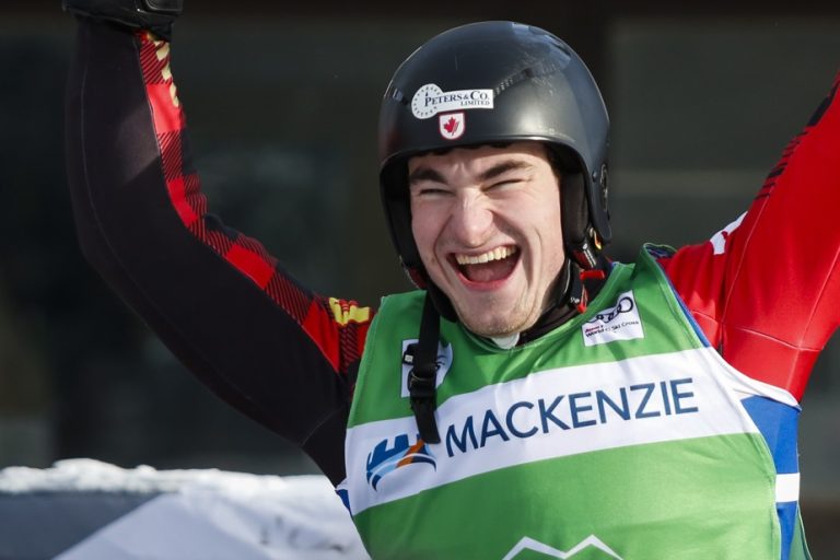 skicross |  Canadian Reece Howden secures crystal globe