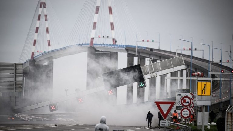 the Saint-Nazaire bridge reopened “on one lane in each direction” after degradations committed by demonstrators