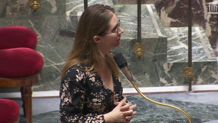 the emotion of Aurore Bergé during a tense session at the National Assembly