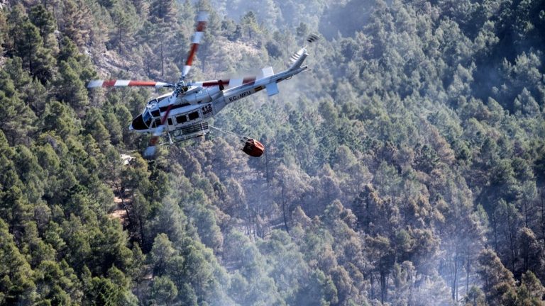 the first major forest fire of the season breaks out near Valencia, 1,500 people evacuated