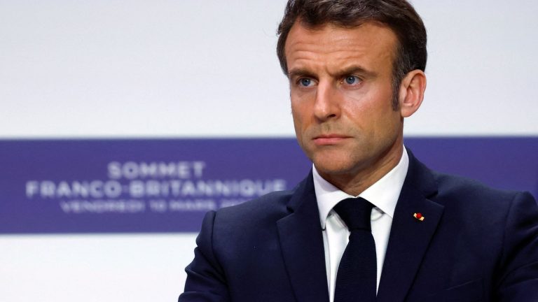 the foreign press evokes a “defeat” for Emmanuel Macron after the use of article 49.3