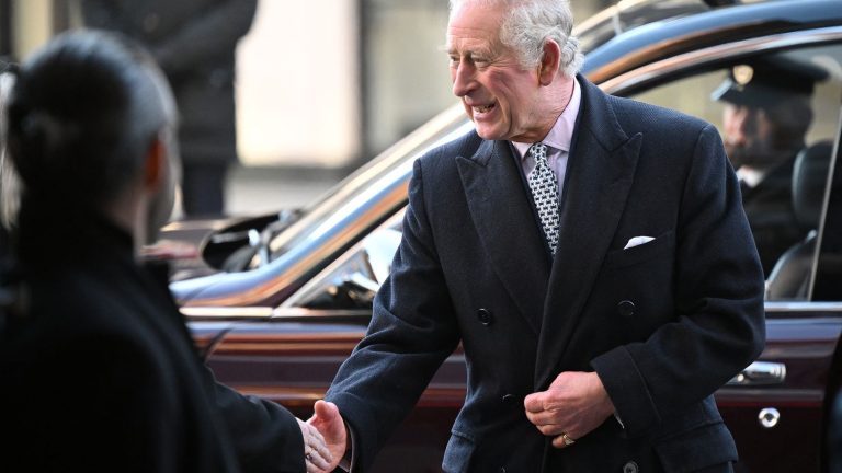 the reactions of Londoners after the postponement of the visit to France of Charles III