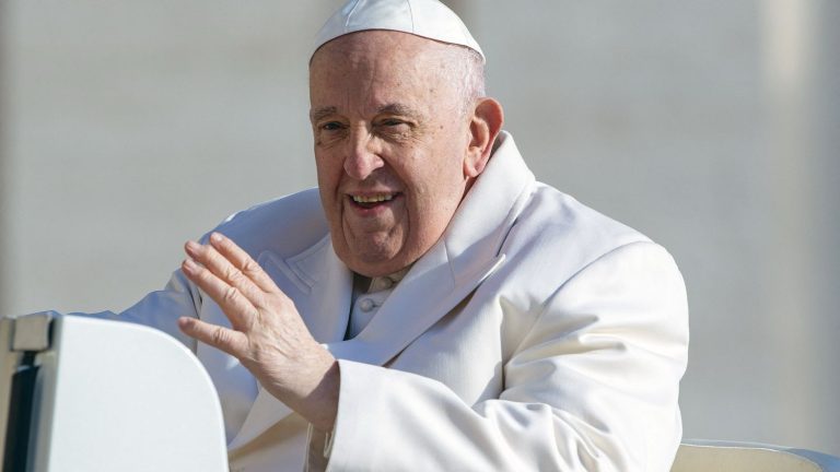 the pontiff’s state of health “is gradually improving”, announces the Vatican