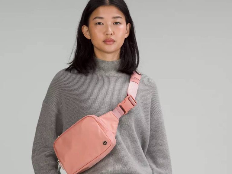 this fanny pack will be everywhere in the spring, internet users are snapping it up