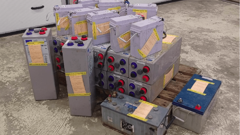 two people arrested for having stolen more than 300 batteries belonging to the SNCF or telephone operators