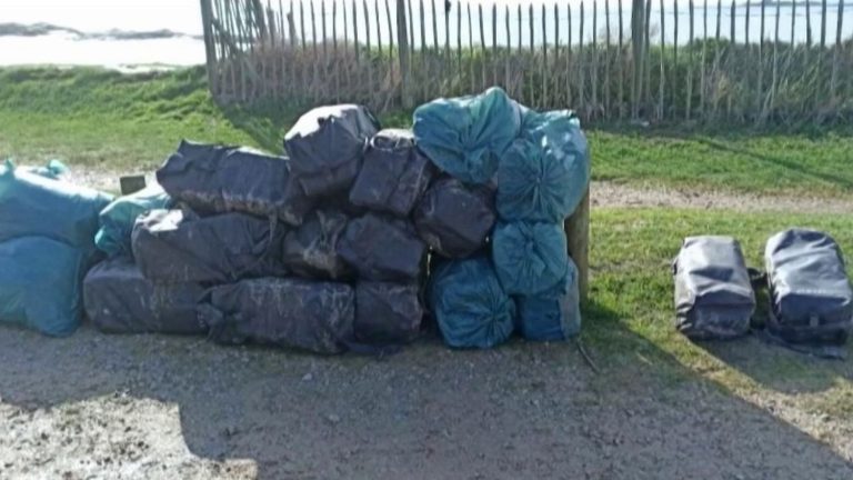 two tons of cocaine found on the beaches of Cotentin