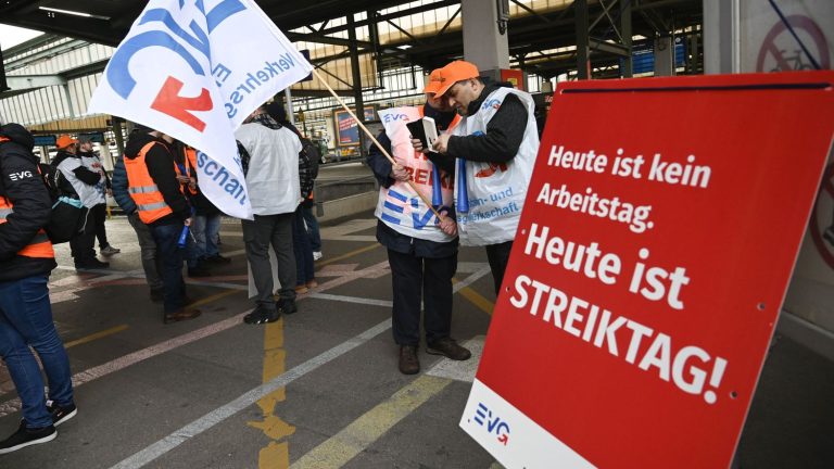 what you need to know about the transport “mega-strike” that is paralyzing the country