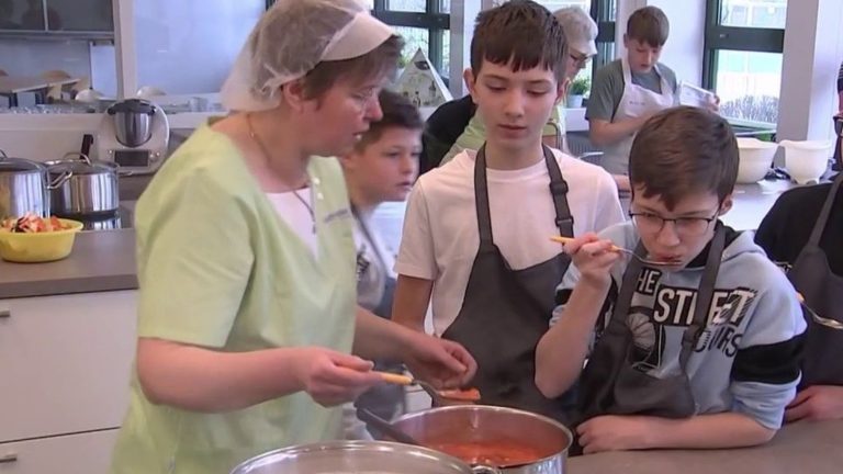 when schoolchildren in Lower Saxony cook in the canteen