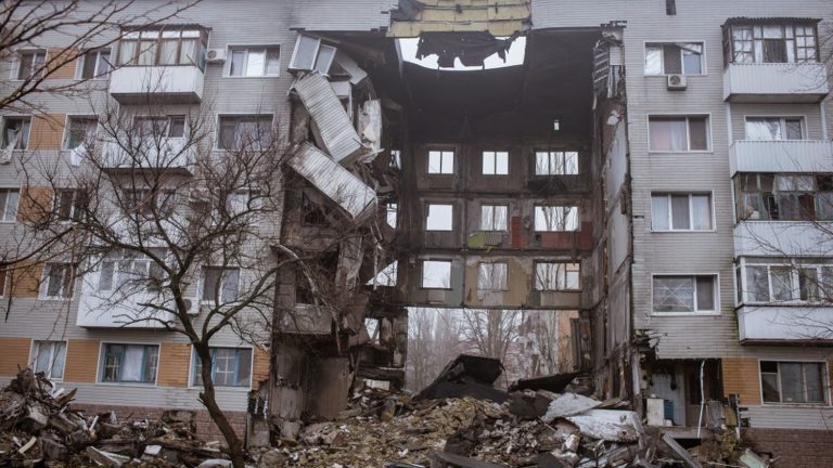 why does Volodymyr Zelensky cling so much to Bakhmout, a devastated city “almost surrounded by Russian forces”?