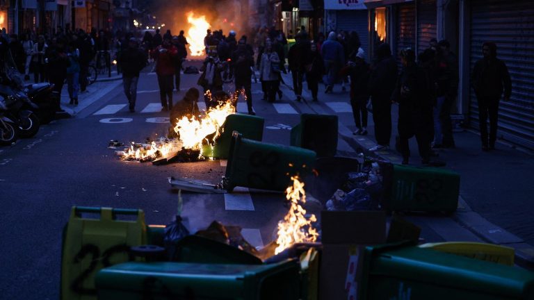 2,000 demonstrators in Paris in “three wild processions”, the police intervene