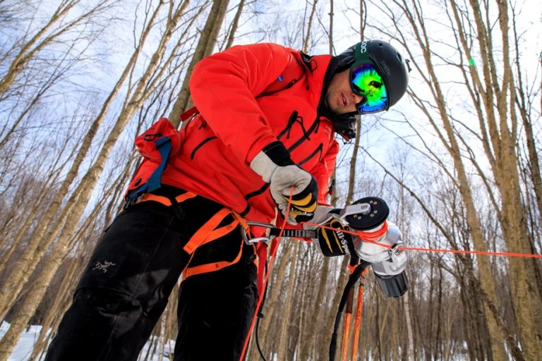 A Montrealer invents the first portable electric ski lift