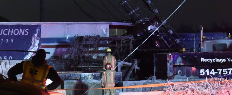 A vehicle gliding in Montreal;  no trace of the driver