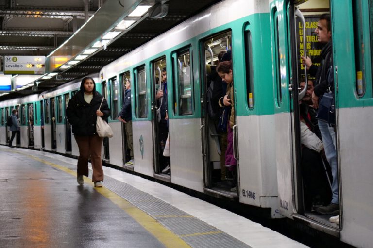 A woman dies, her coat stuck in a Paris metro car door