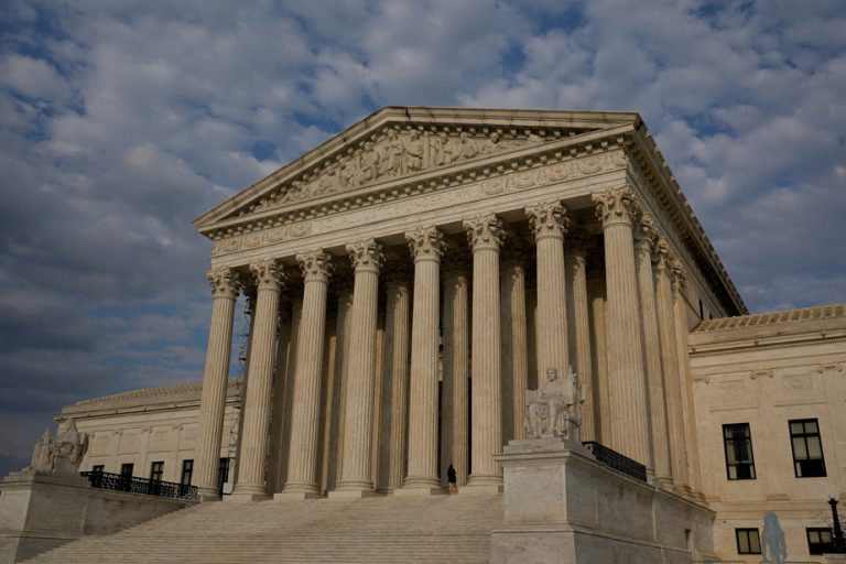 Right to abortion |  Supreme Court temporarily upholds full access to abortion pill