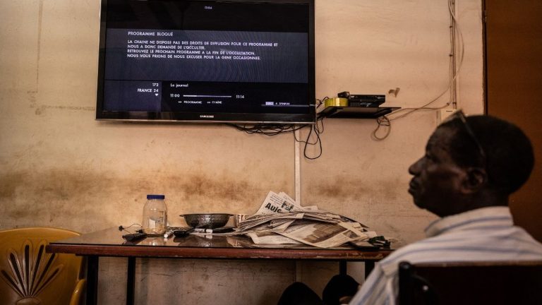 Burkina Faso expels correspondents from “Le Monde” and “Liberation”, after suspending France 24