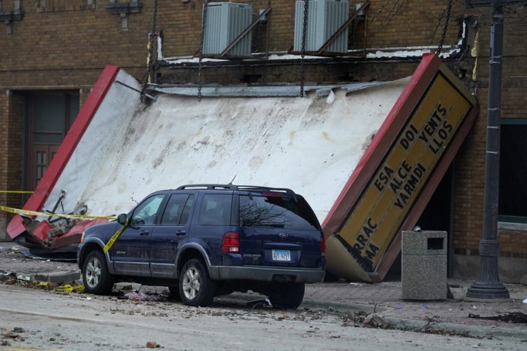 At least 21 dead in severe weather in South and Midwest