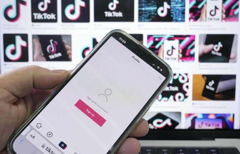 Australia bans TikTok on government devices