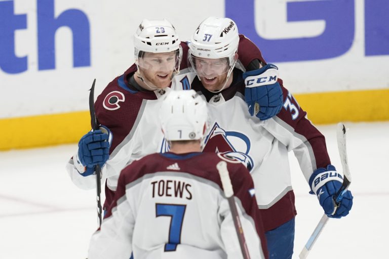 Avalanche beat Ducks late in overtime