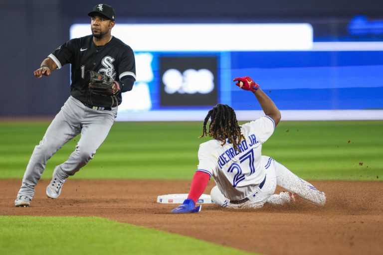 Blue Jays beat White Sox 5-2