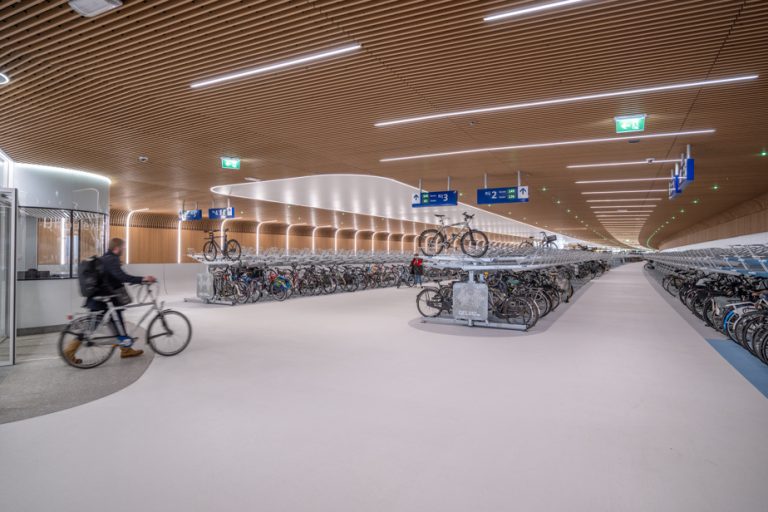 Blue planet, green ideas |  Thousands of bicycles parked underwater in Amsterdam