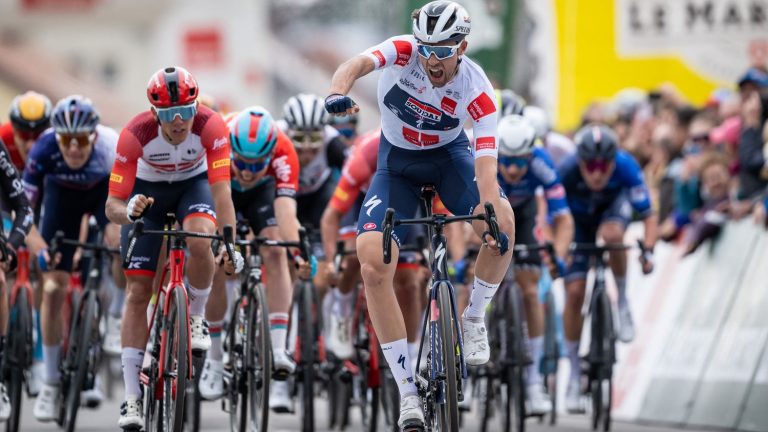 Briton Ethan Vernon wins the first stage, Romain Bardet fourth