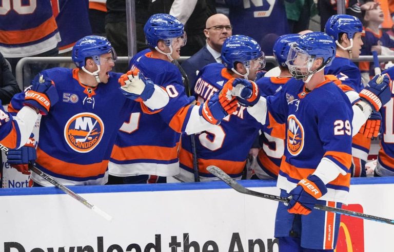 Brock Nelson allows the Islanders to beat the Canadiens 4-2 and reach the playoffs